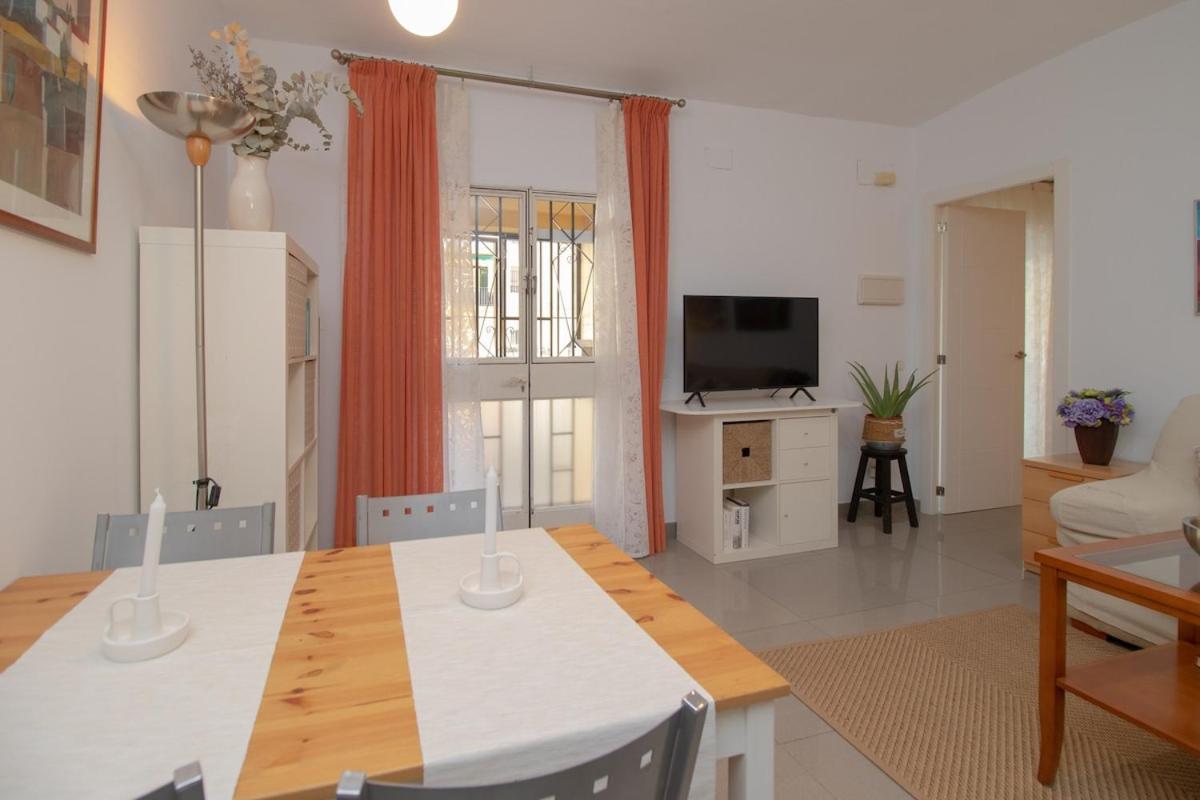 C52 - Seaside 2 Bedrooms By The Center มาลากา ภายนอก รูปภาพ