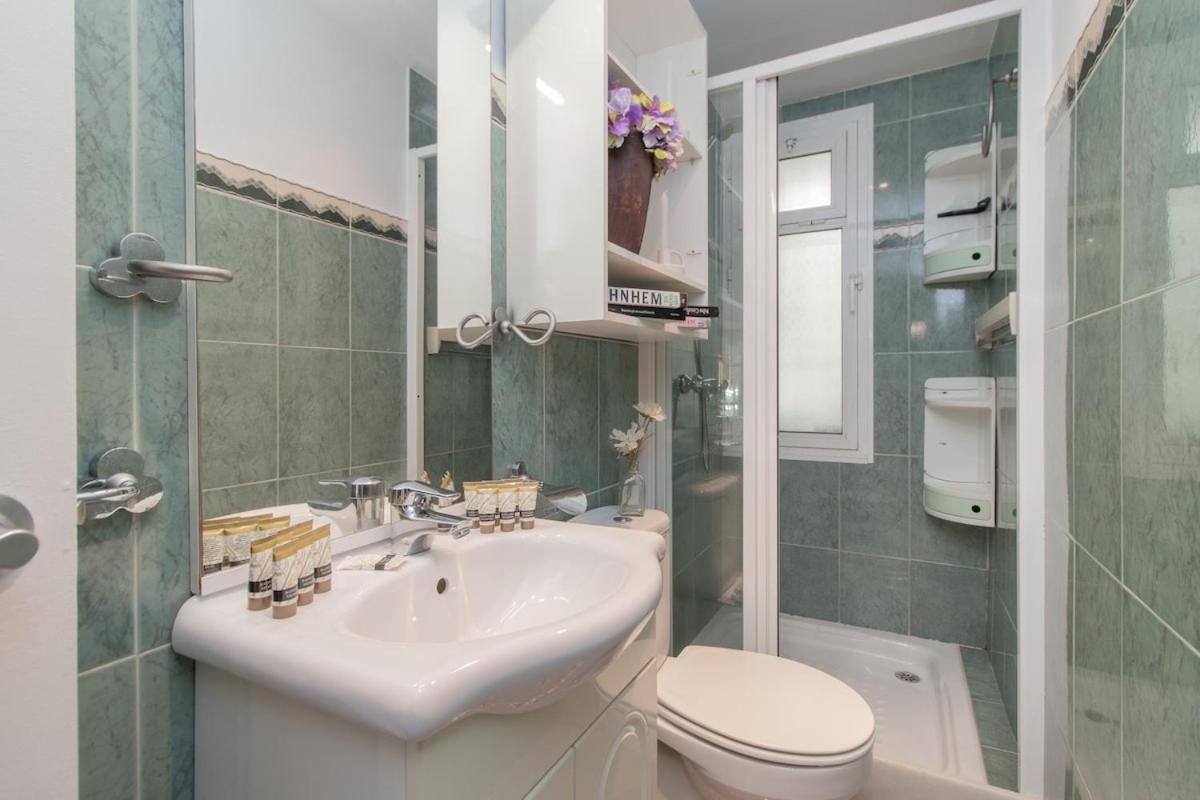 C52 - Seaside 2 Bedrooms By The Center มาลากา ภายนอก รูปภาพ